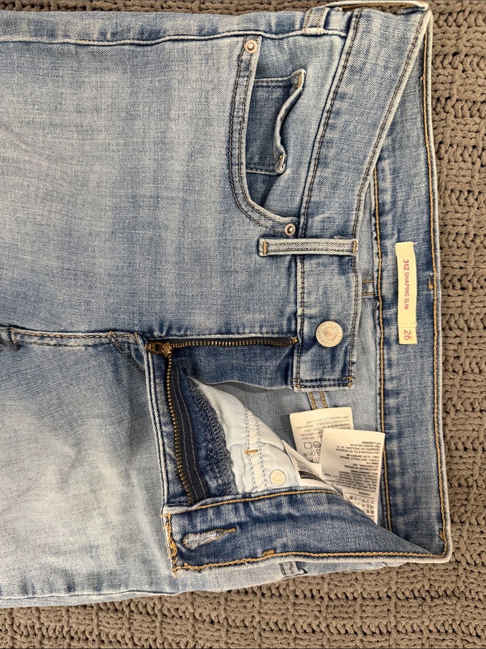 Levi's Light Blue Skinny Jeans - Picture 3 of 6